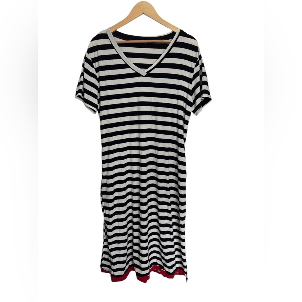 Dokotoo Black and White Striped V-Neck Dress